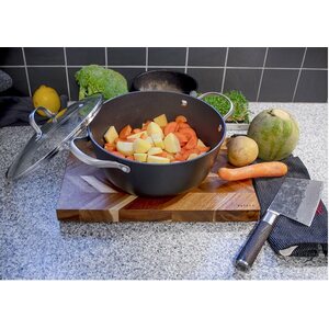 Satake Valurautainen haudutuspata 24 cm